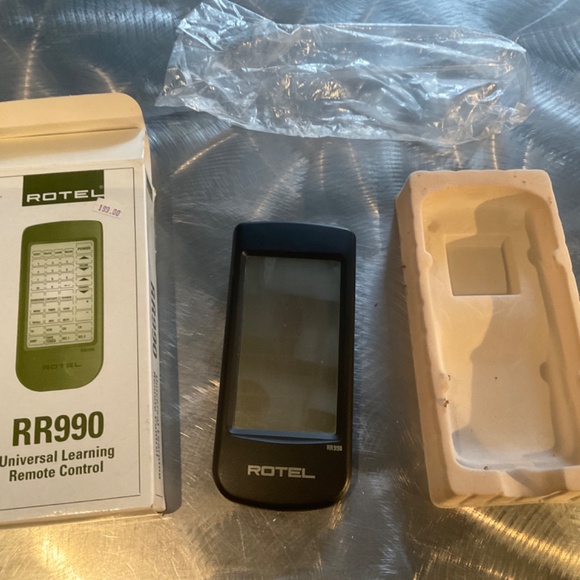 Rotel Universal Learning Remote Control - Picture 2 of 2